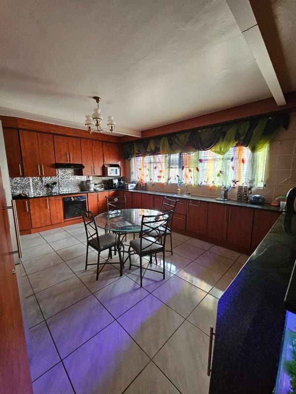 5 Bedroom Property for Sale in Wilkeville North West